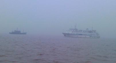 青岛港橙色海优势险预警，相关海域已实验禁限航