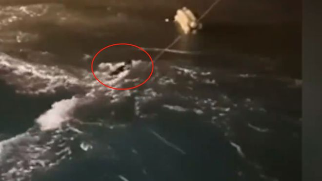 突发！一海岬型散货船长江口以东海域撞沉一渔船有人失踪