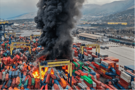 土耳其部分口岸停运,堆场集装箱坍毁起火